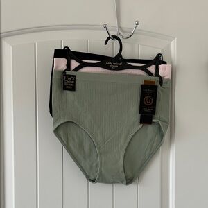 kathy ireland 3-Pack Seamless Briefs - Sage Green, Black, Blush Pink